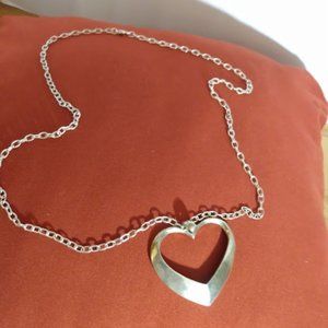 Gold tone open heart pendent on chain necklace